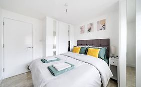 Stylish Contemporary 1 Bed Flat Near London Bridge